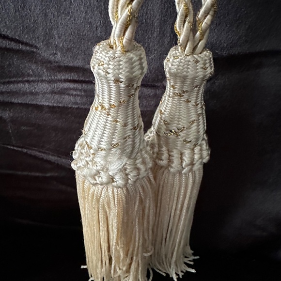 Set of ivory  twisted cord tassel curtain/ drape tie backs - Picture 5 of 6